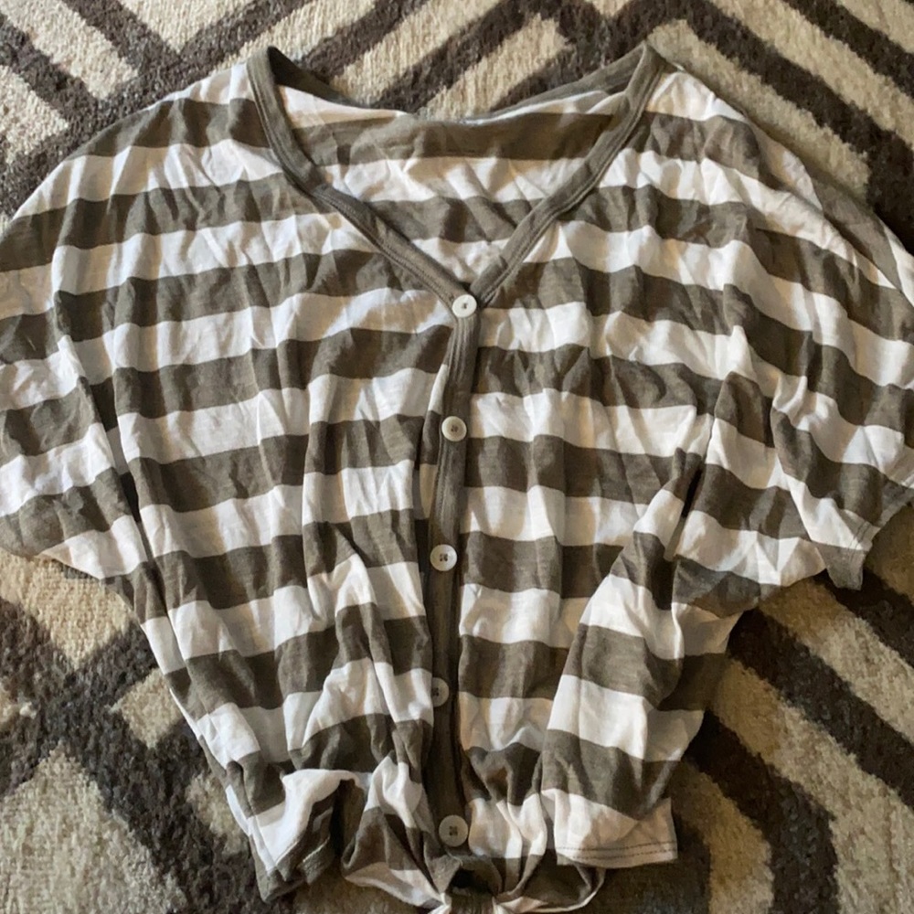 Short sleeve tie front crop top